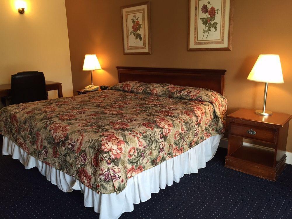 Capital Inn Кордел Екстериор снимка