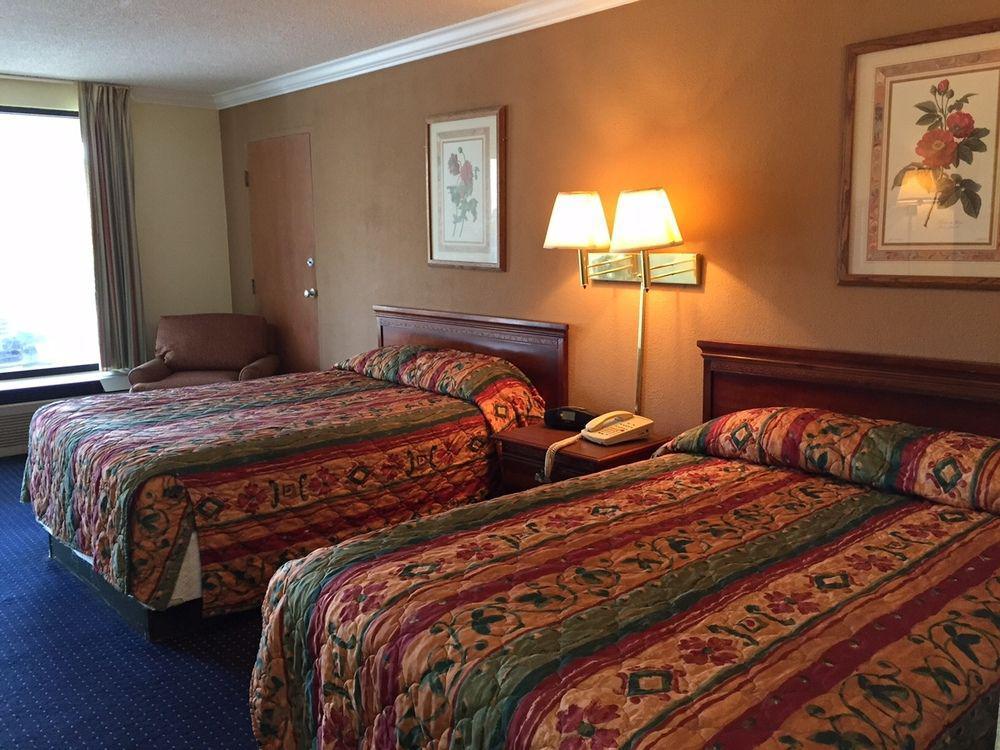 Capital Inn Кордел Екстериор снимка