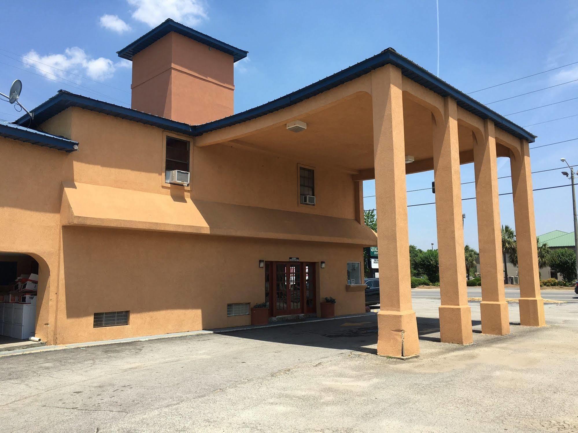 Capital Inn Кордел Екстериор снимка