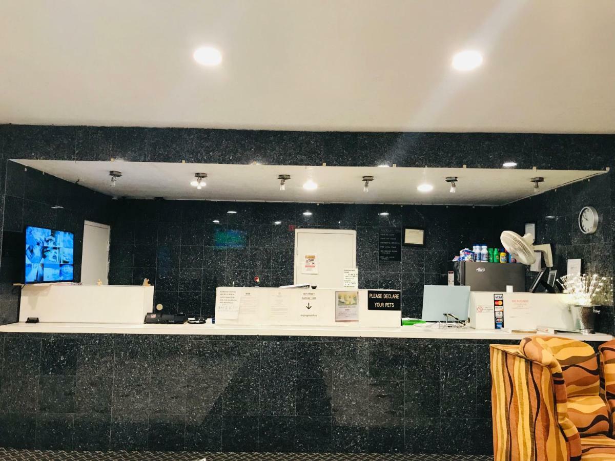 Capital Inn Кордел Екстериор снимка