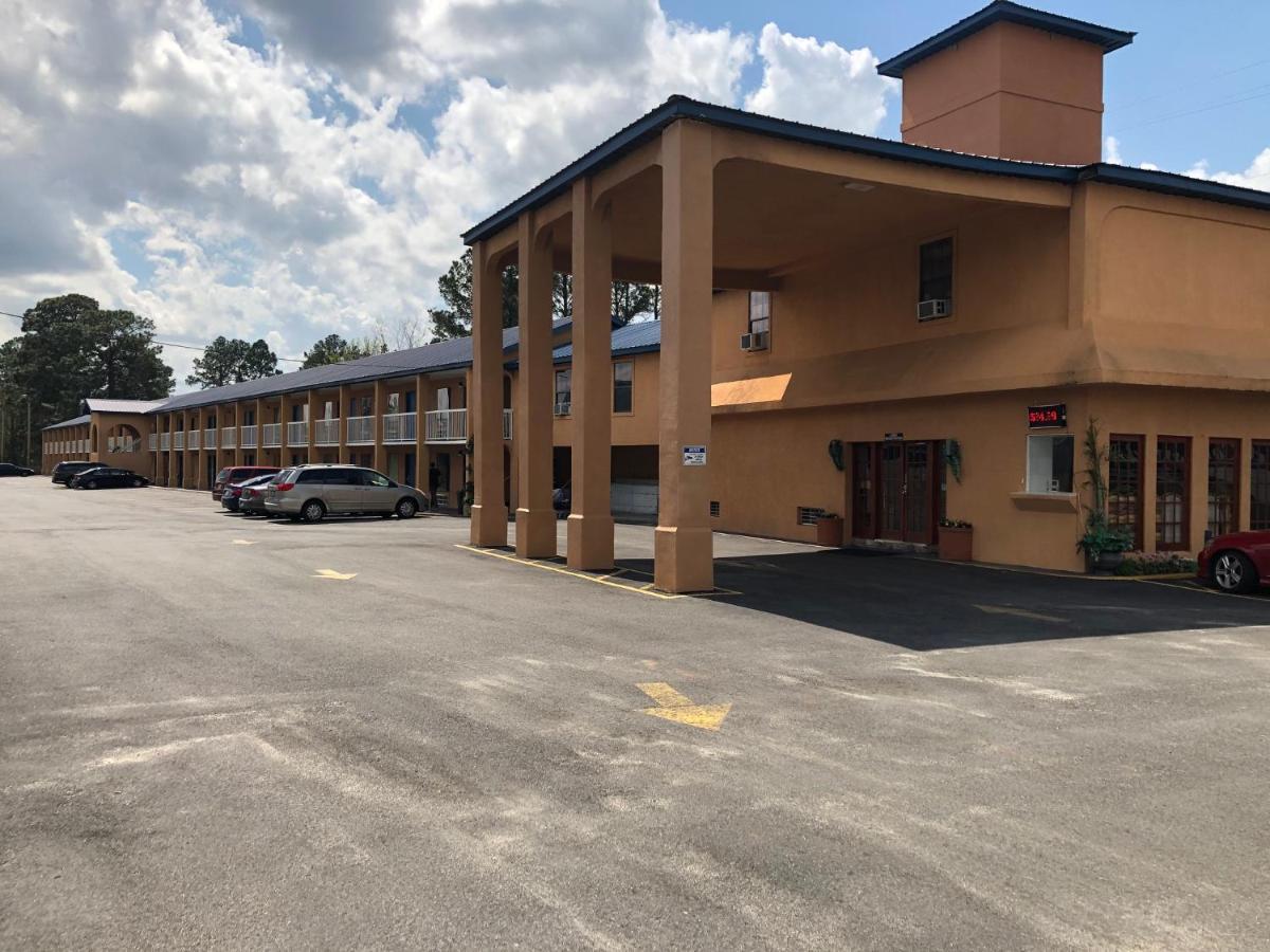 Capital Inn Кордел Екстериор снимка