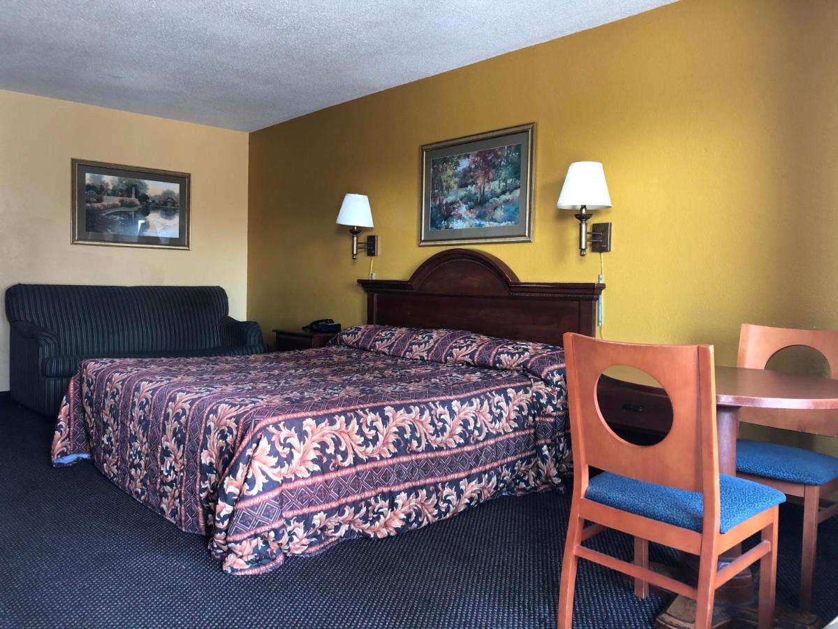 Capital Inn Кордел Екстериор снимка