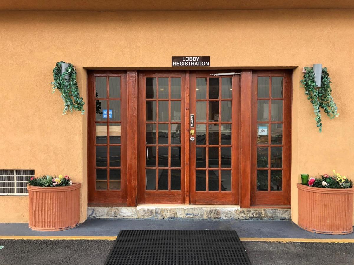 Capital Inn Кордел Екстериор снимка