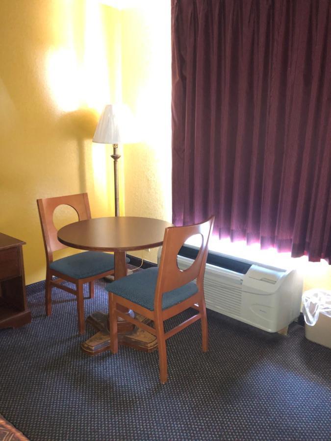 Capital Inn Кордел Екстериор снимка