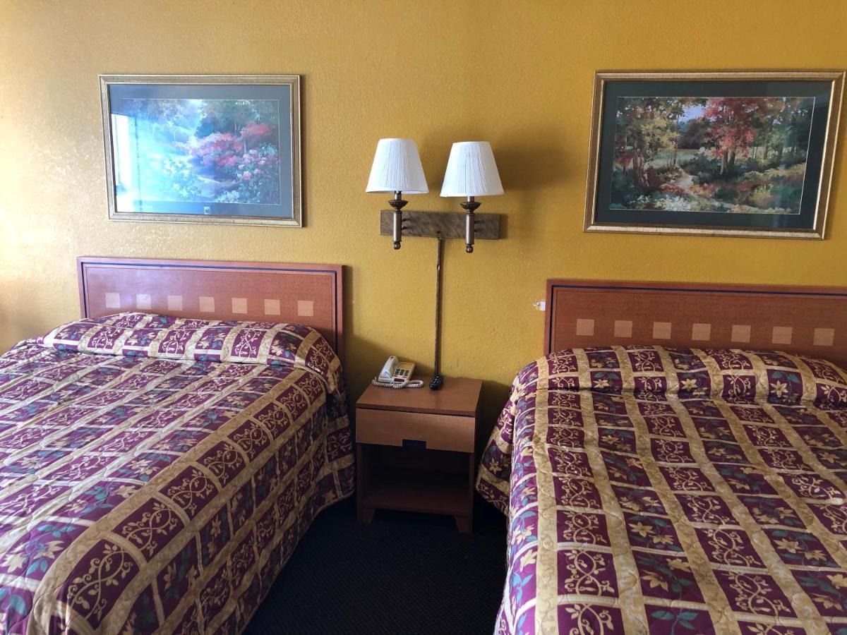 Capital Inn Кордел Екстериор снимка